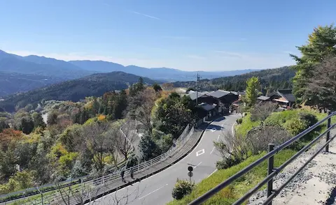 馬籠宿の展望台から見える山々の景色