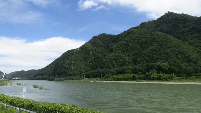 金華山と長良川の写真