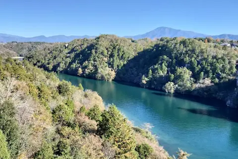 恵那峡展望台から見た恵那峡と山々の景色