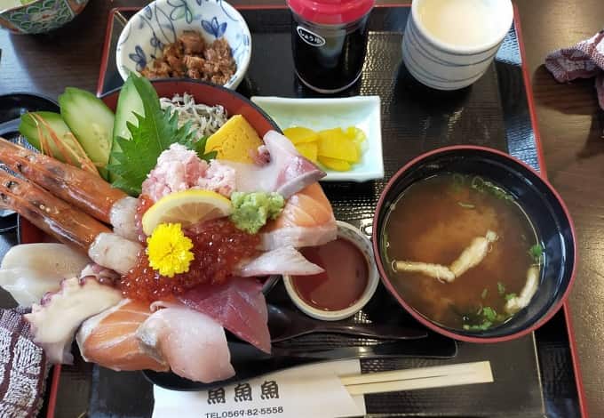「魚魚魚」海鮮丼（1,840円）