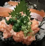 長野「ごちそう処きむら」の信州サーモン2色丼