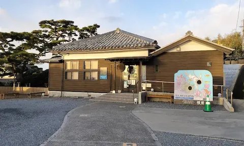 神明神社境内の写真。