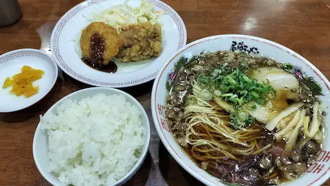 たにの尾道ラーメン。日替わり定食。
