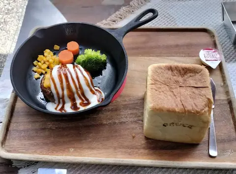 CROCEハンバーグ Wチーズのフォンデュソースのサイコロ食パンセット