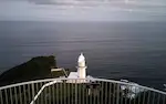 地球岬展望台からの海景色。灯台も見える。