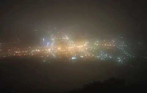 函館山の夜景。夜は人が多い。