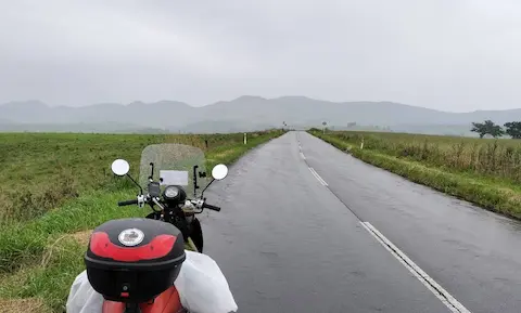 ナイタイ高原牧場に続く道路。山々が望め、見晴らしが抜群。