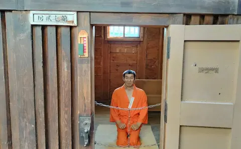 博物館網走監獄の展示物。収容所に入った人の様子が模型で現わされている。