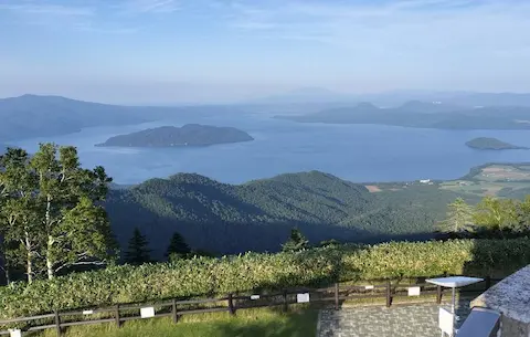 津別峠展望台からの景色。屈斜路湖が見晴らせる。