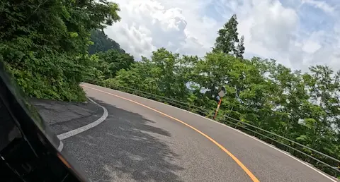 鳥取県の大山環状道路のカーブ